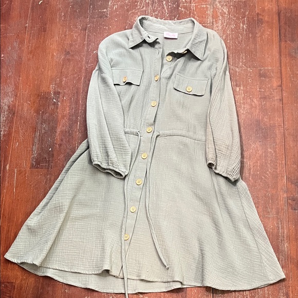 Bundle of three button down dresses - Picture 4 of 11